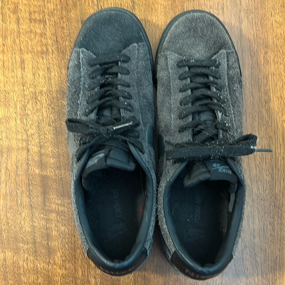 Nike Men’s Charcoal Gray/Black Rough Suede Sneakers. 14